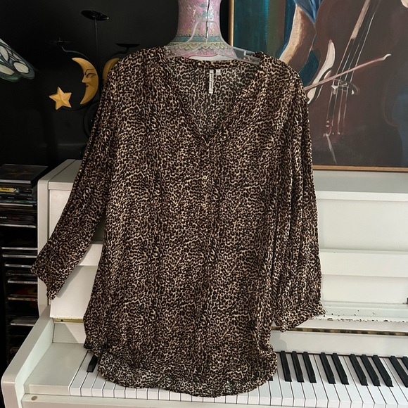 Grand & Greene Leopard Print Blouse L - Picture 6 of 11